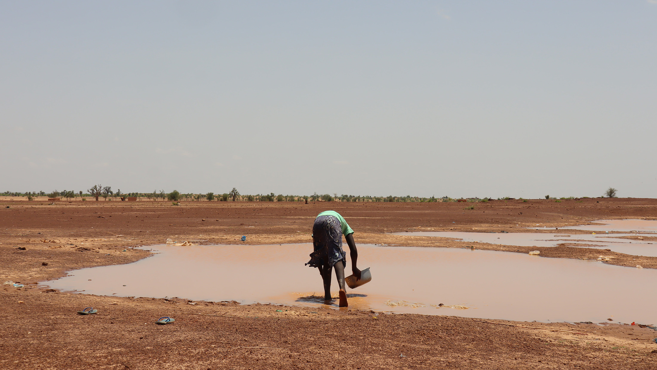 Cours d'eau qui s'assèche plongeant les populations dans un effroyable stress hydrique permanent